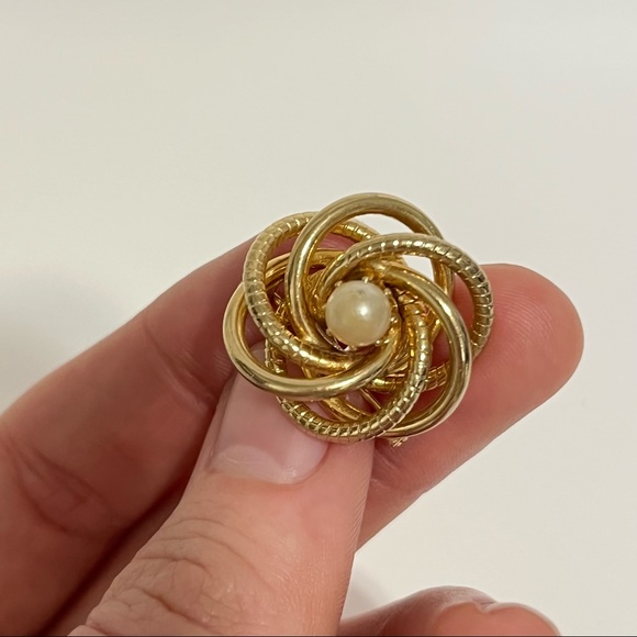Vintage small gold colored brooch - Picture 3 of 6